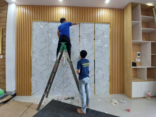 Khám Phá Không Gian Hiện Đại Với Tấm Nhựa Ốp Tường Đài Loan