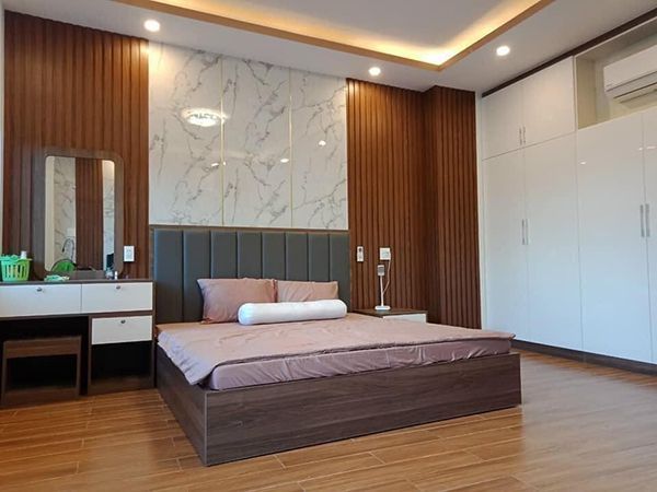 Biến hóa không gian với tấm nhựa ốp tường phòng ngủ hiện đại và tinh tế